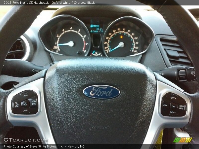 Oxford White / Charcoal Black 2015 Ford Fiesta SE Hatchback