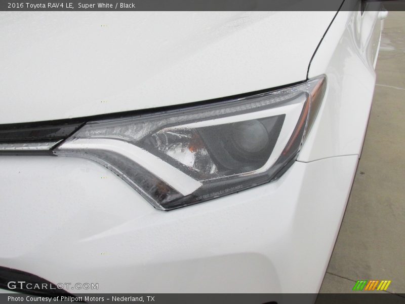 Super White / Black 2016 Toyota RAV4 LE