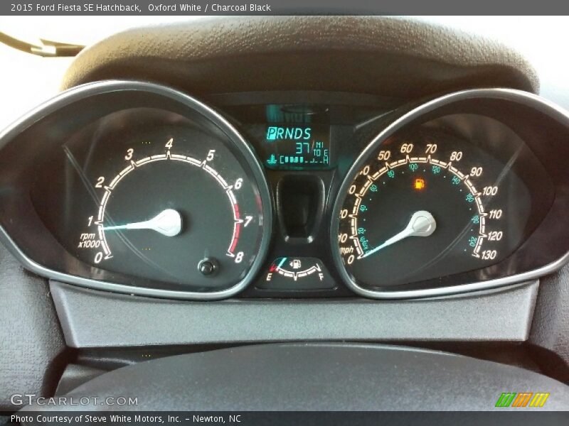 Oxford White / Charcoal Black 2015 Ford Fiesta SE Hatchback