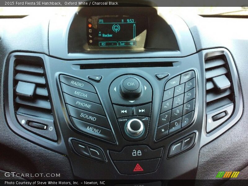 Oxford White / Charcoal Black 2015 Ford Fiesta SE Hatchback