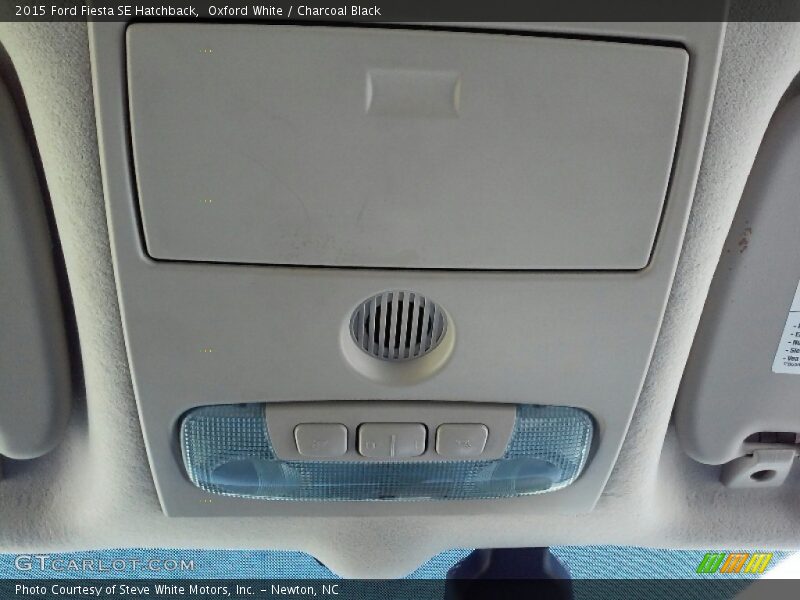 Oxford White / Charcoal Black 2015 Ford Fiesta SE Hatchback