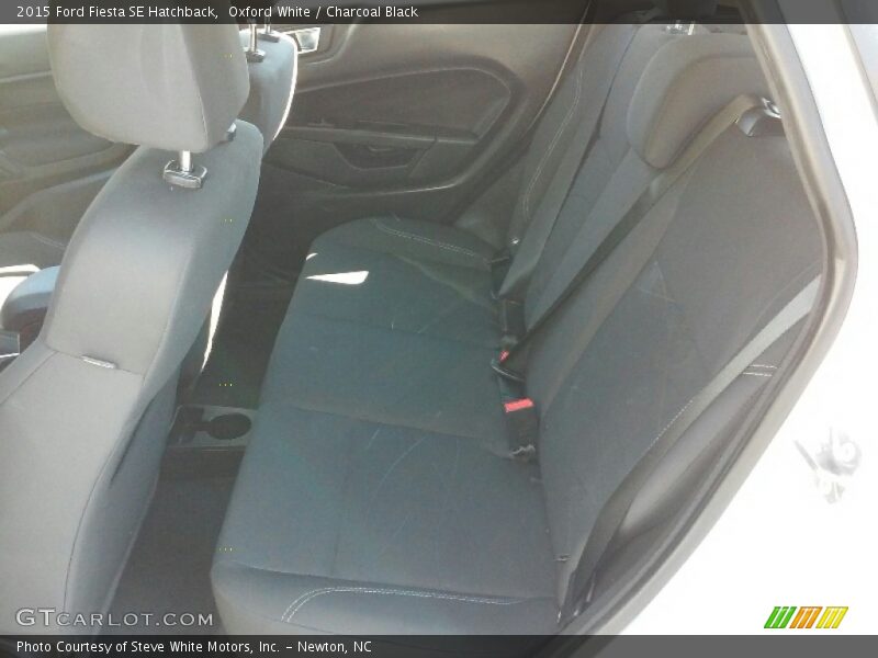 Oxford White / Charcoal Black 2015 Ford Fiesta SE Hatchback