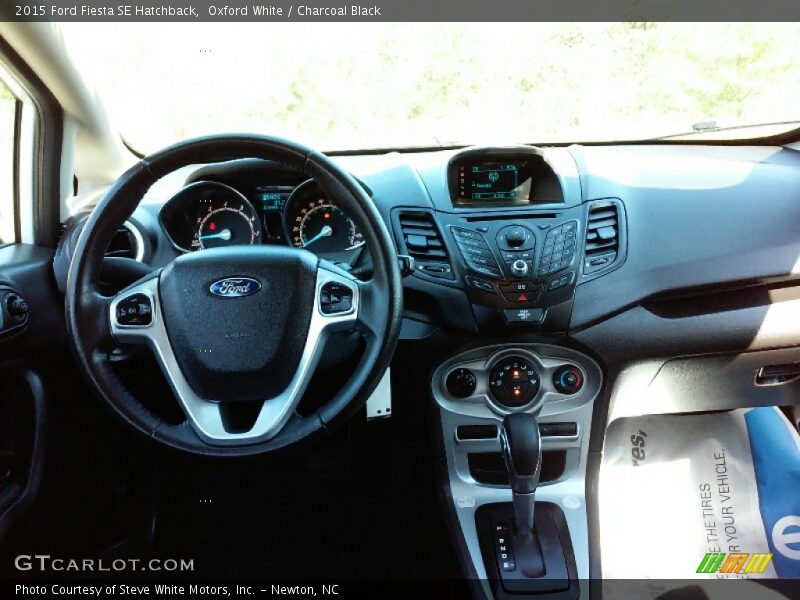Oxford White / Charcoal Black 2015 Ford Fiesta SE Hatchback