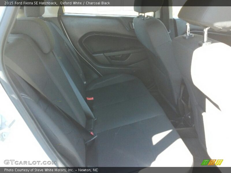 Oxford White / Charcoal Black 2015 Ford Fiesta SE Hatchback