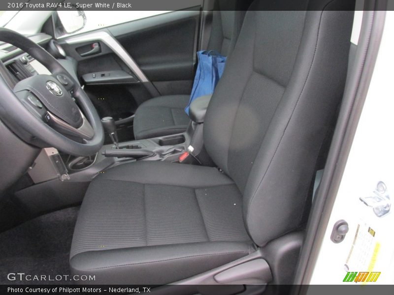 Super White / Black 2016 Toyota RAV4 LE