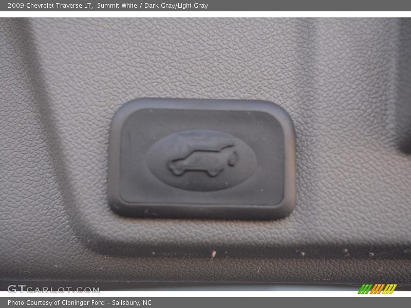 Summit White / Dark Gray/Light Gray 2009 Chevrolet Traverse LT
