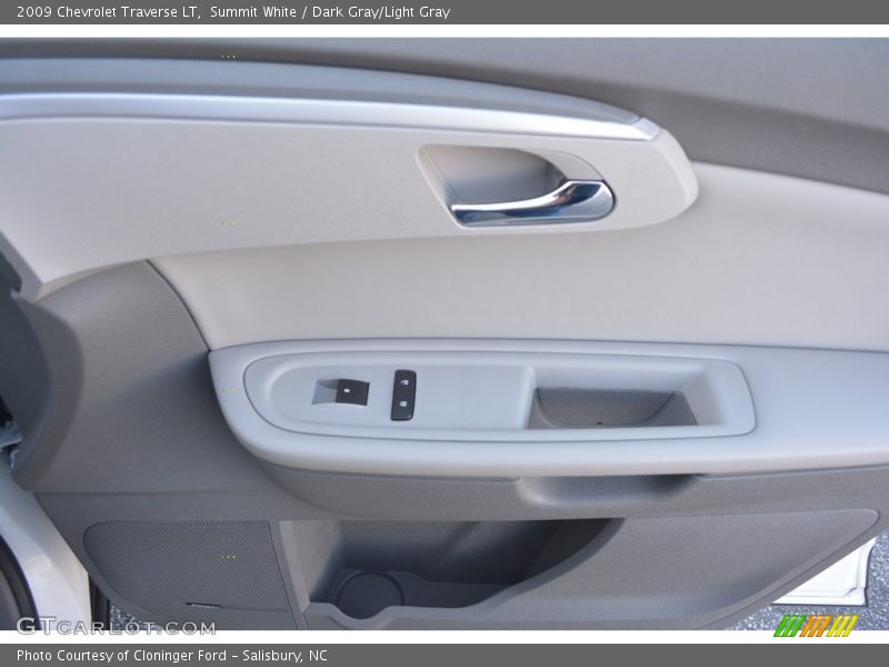 Summit White / Dark Gray/Light Gray 2009 Chevrolet Traverse LT