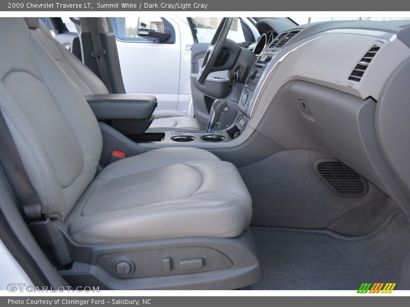 Summit White / Dark Gray/Light Gray 2009 Chevrolet Traverse LT