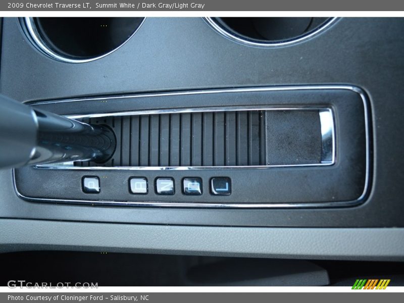 Summit White / Dark Gray/Light Gray 2009 Chevrolet Traverse LT