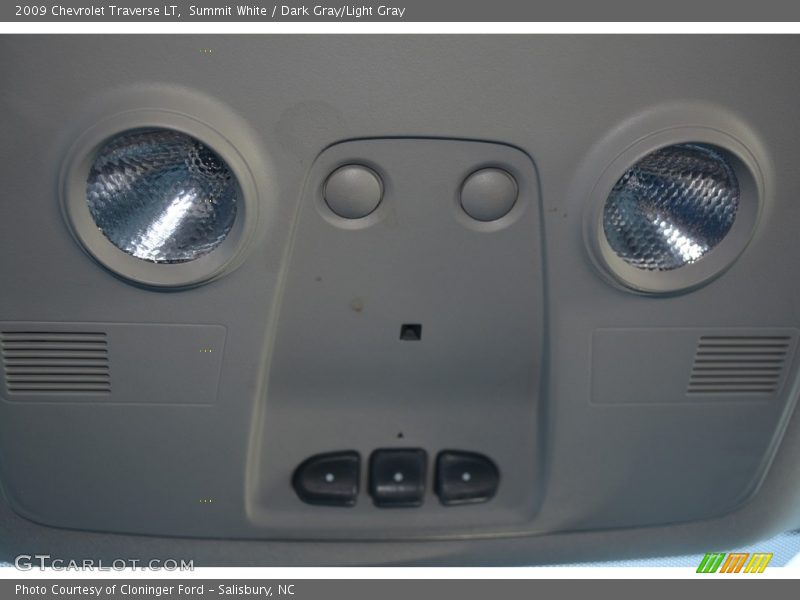 Summit White / Dark Gray/Light Gray 2009 Chevrolet Traverse LT