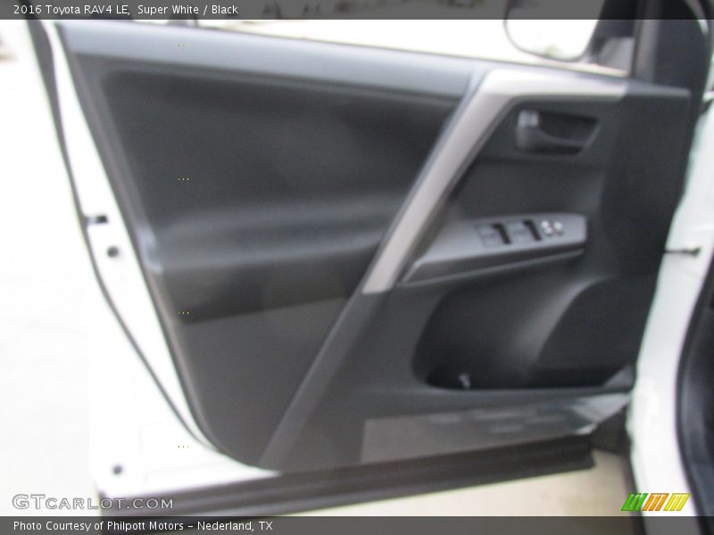 Super White / Black 2016 Toyota RAV4 LE