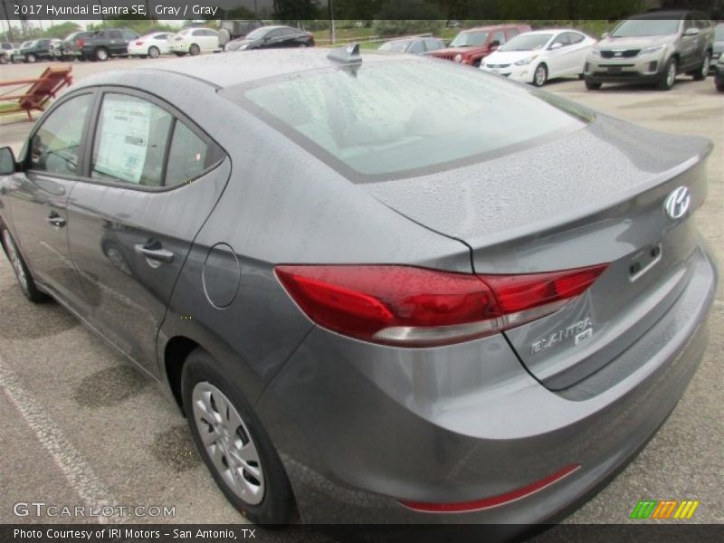 Gray / Gray 2017 Hyundai Elantra SE