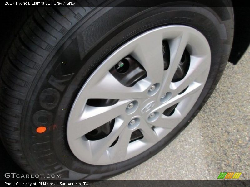 Gray / Gray 2017 Hyundai Elantra SE