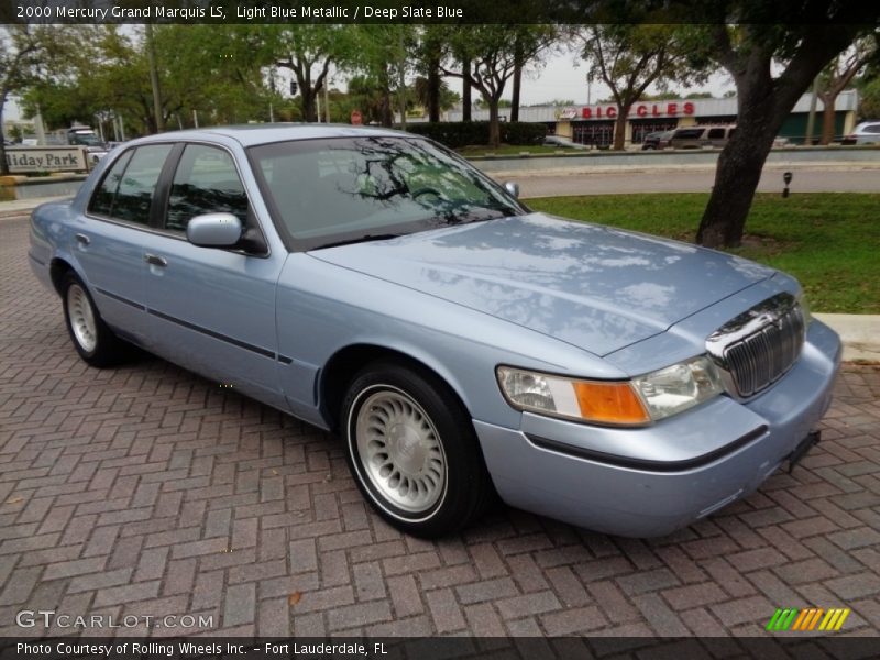 Front 3/4 View of 2000 Grand Marquis LS