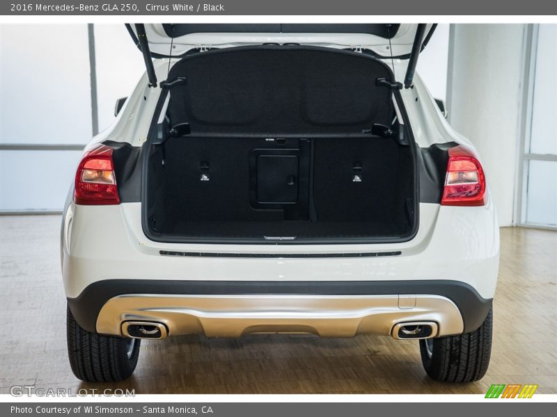 Cirrus White / Black 2016 Mercedes-Benz GLA 250