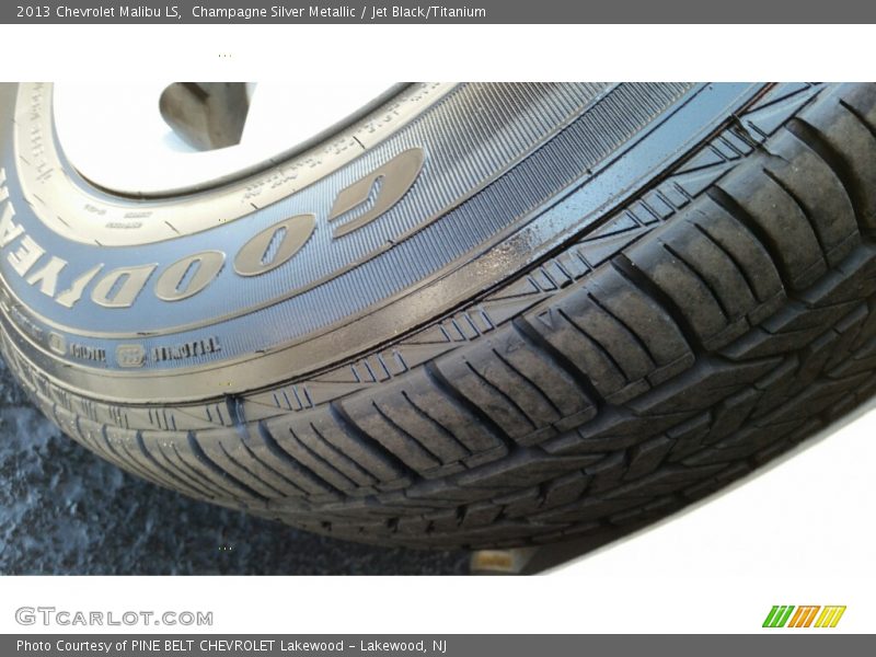 Champagne Silver Metallic / Jet Black/Titanium 2013 Chevrolet Malibu LS