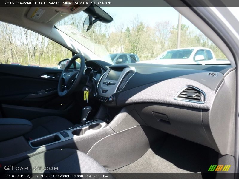 Silver Ice Metallic / Jet Black 2016 Chevrolet Cruze LT Sedan