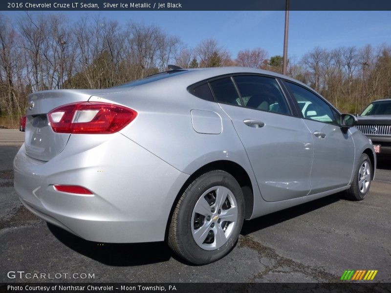 Silver Ice Metallic / Jet Black 2016 Chevrolet Cruze LT Sedan