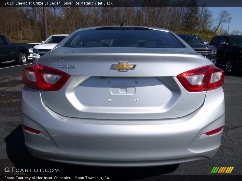 Silver Ice Metallic / Jet Black 2016 Chevrolet Cruze LT Sedan