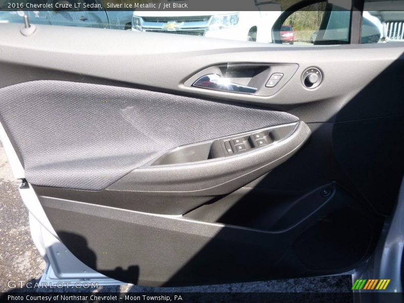 Silver Ice Metallic / Jet Black 2016 Chevrolet Cruze LT Sedan