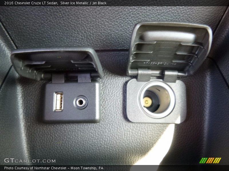 Silver Ice Metallic / Jet Black 2016 Chevrolet Cruze LT Sedan