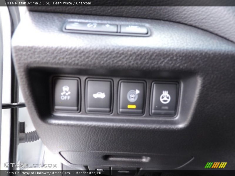 Pearl White / Charcoal 2014 Nissan Altima 2.5 SL