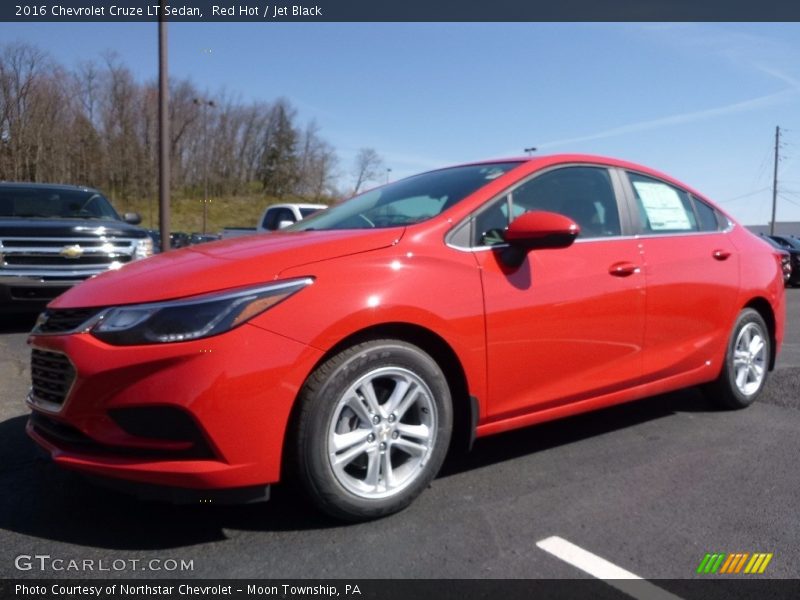 Front 3/4 View of 2016 Cruze LT Sedan