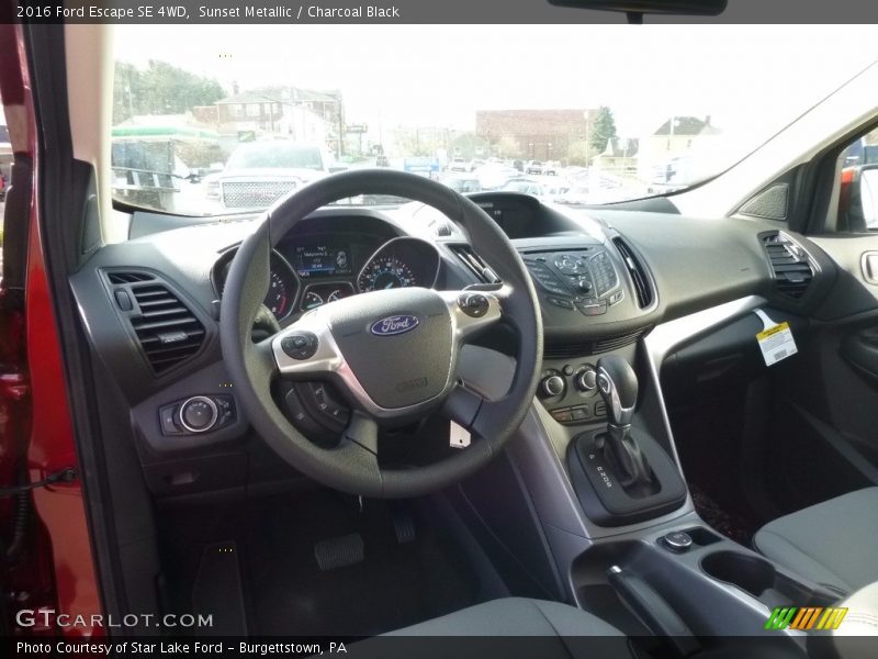 Sunset Metallic / Charcoal Black 2016 Ford Escape SE 4WD