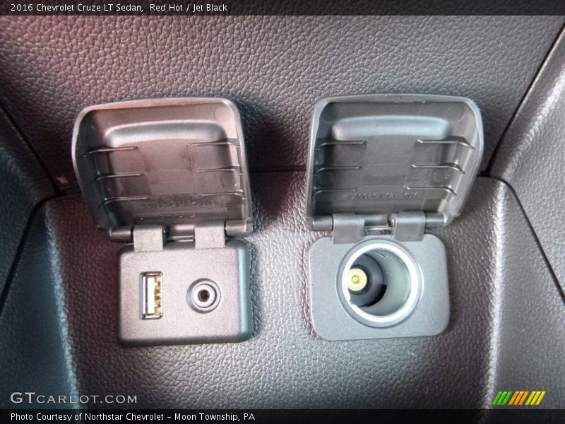 Red Hot / Jet Black 2016 Chevrolet Cruze LT Sedan