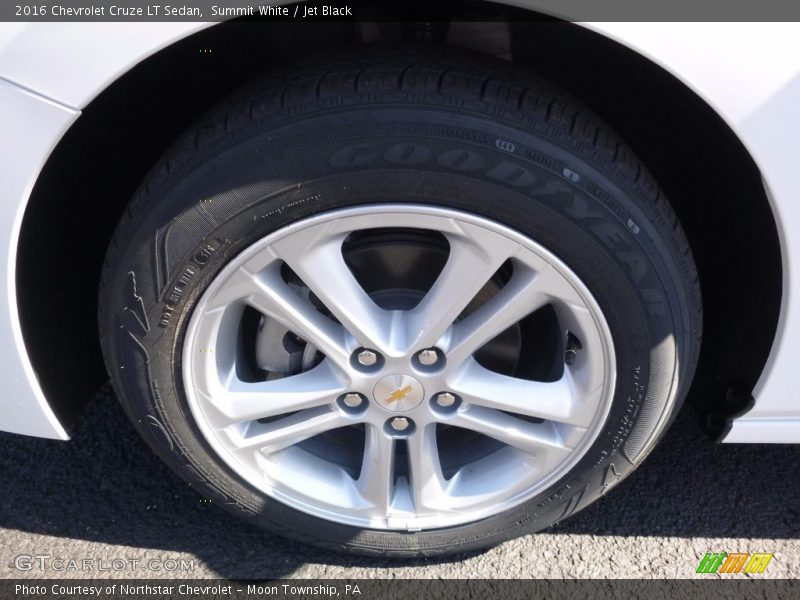 Summit White / Jet Black 2016 Chevrolet Cruze LT Sedan
