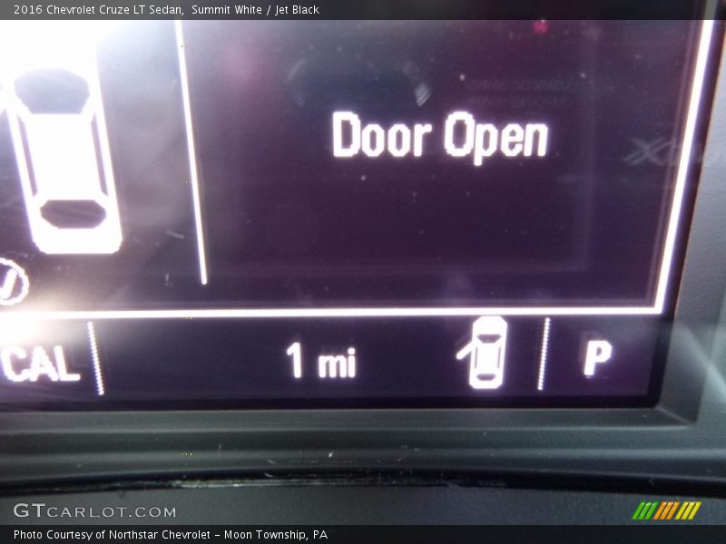 Summit White / Jet Black 2016 Chevrolet Cruze LT Sedan