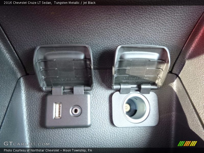 Tungsten Metallic / Jet Black 2016 Chevrolet Cruze LT Sedan