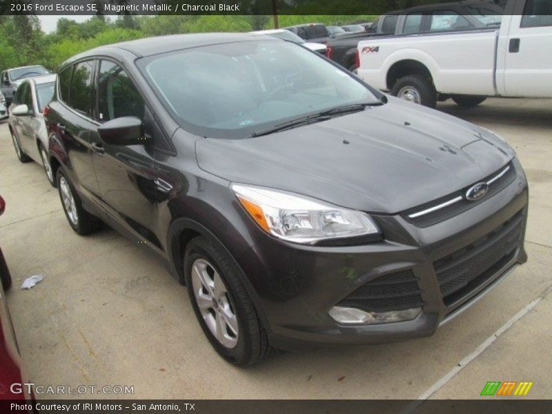 Magnetic Metallic / Charcoal Black 2016 Ford Escape SE