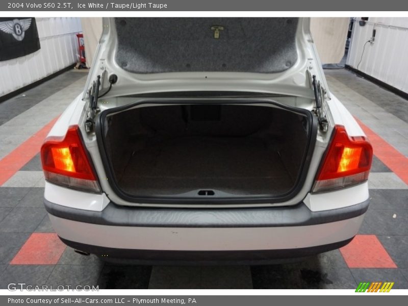 Ice White / Taupe/Light Taupe 2004 Volvo S60 2.5T