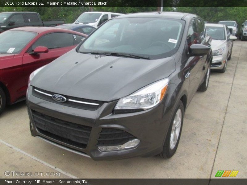 Magnetic Metallic / Charcoal Black 2016 Ford Escape SE