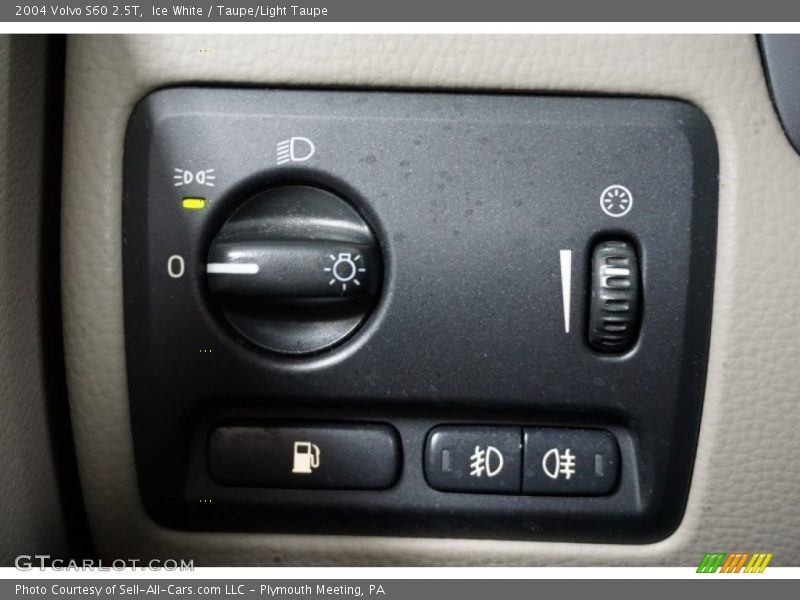 Ice White / Taupe/Light Taupe 2004 Volvo S60 2.5T