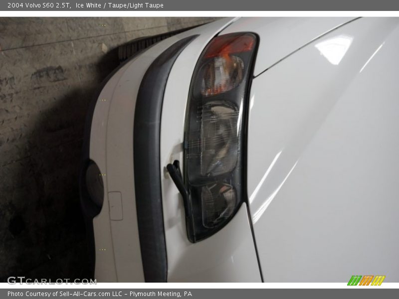 Ice White / Taupe/Light Taupe 2004 Volvo S60 2.5T