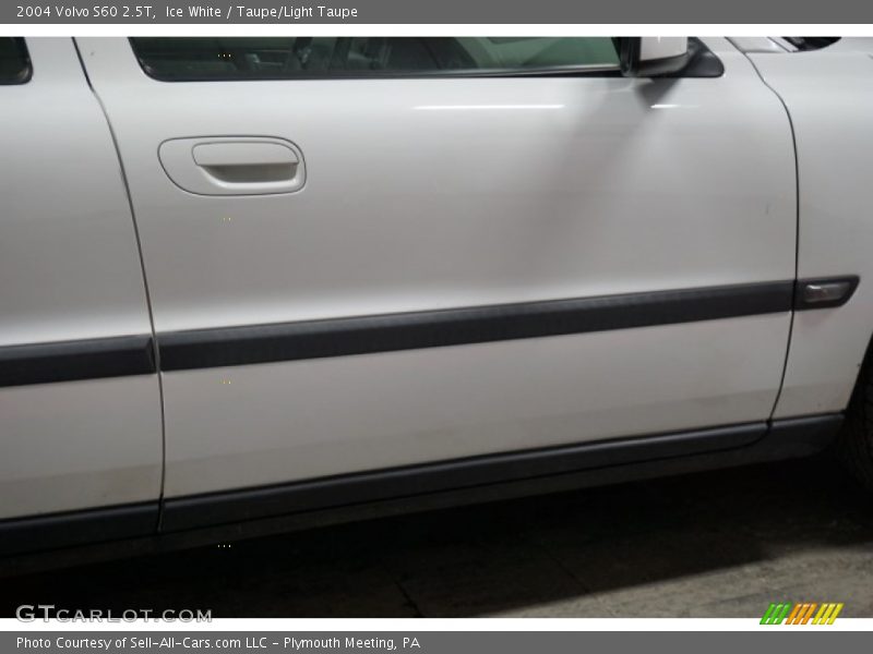 Ice White / Taupe/Light Taupe 2004 Volvo S60 2.5T