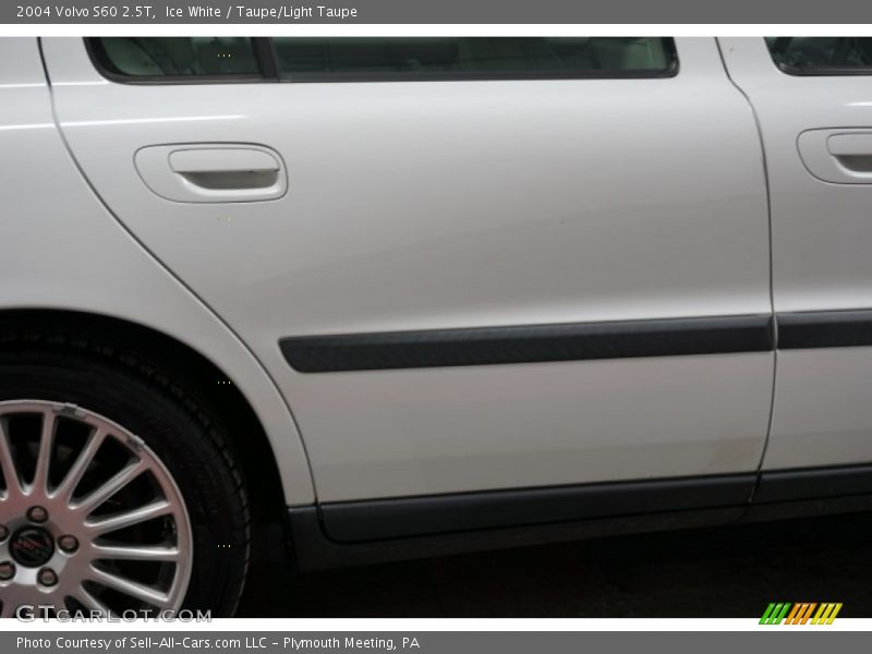 Ice White / Taupe/Light Taupe 2004 Volvo S60 2.5T