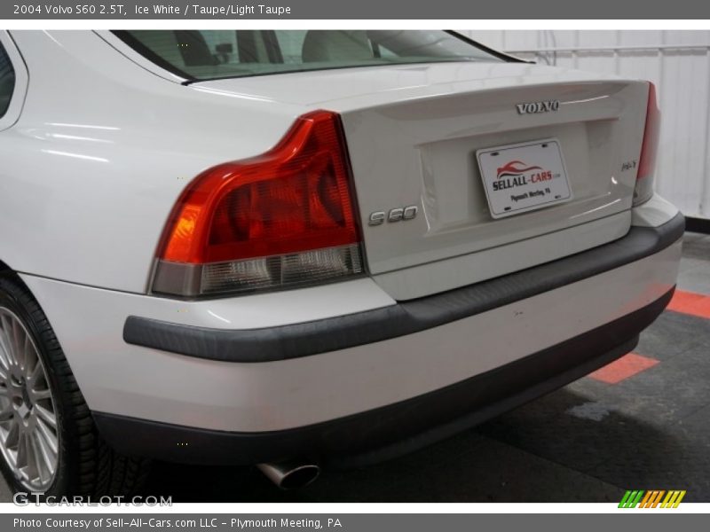 Ice White / Taupe/Light Taupe 2004 Volvo S60 2.5T