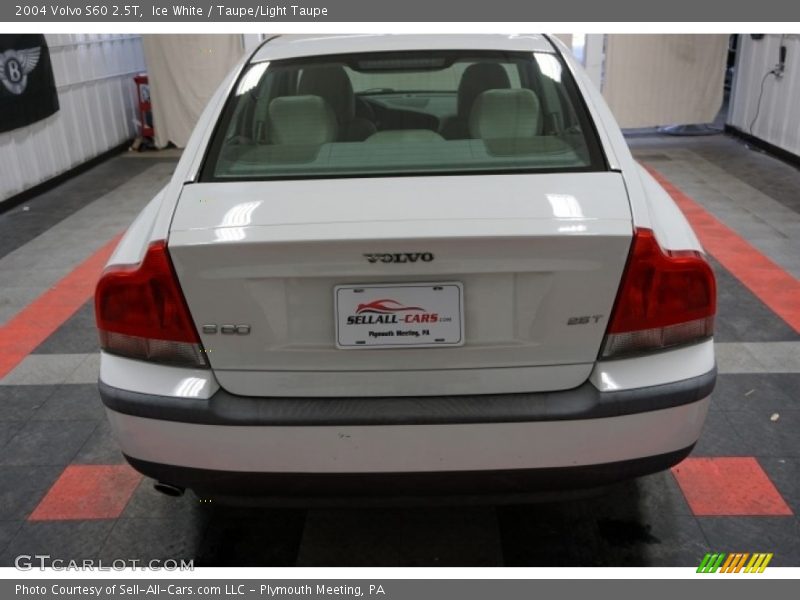 Ice White / Taupe/Light Taupe 2004 Volvo S60 2.5T