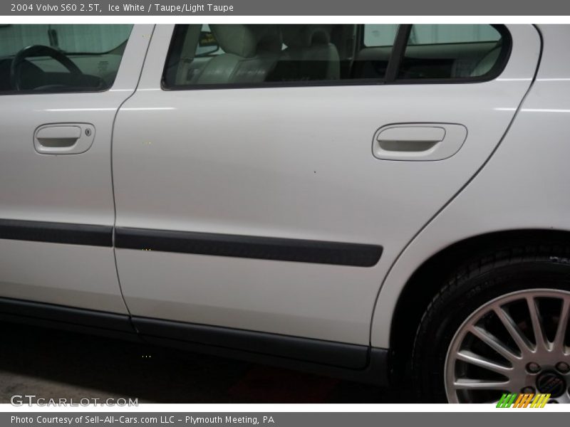 Ice White / Taupe/Light Taupe 2004 Volvo S60 2.5T