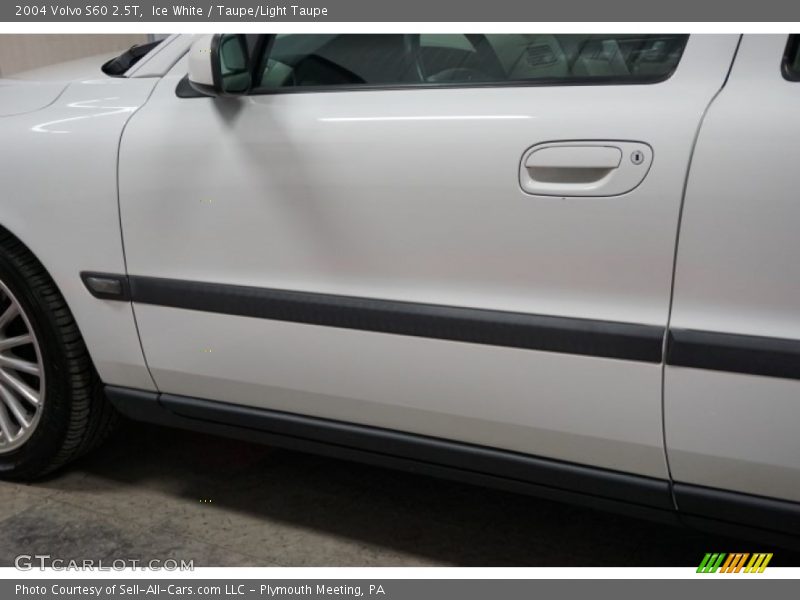 Ice White / Taupe/Light Taupe 2004 Volvo S60 2.5T