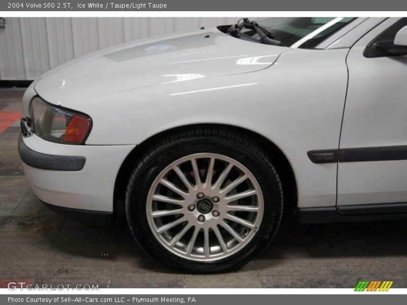 Ice White / Taupe/Light Taupe 2004 Volvo S60 2.5T