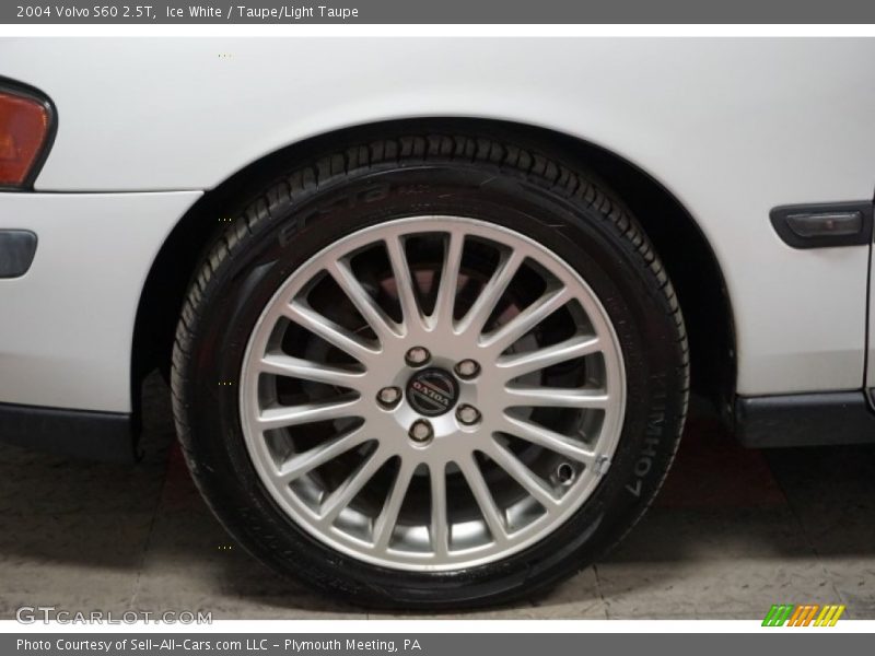 Ice White / Taupe/Light Taupe 2004 Volvo S60 2.5T
