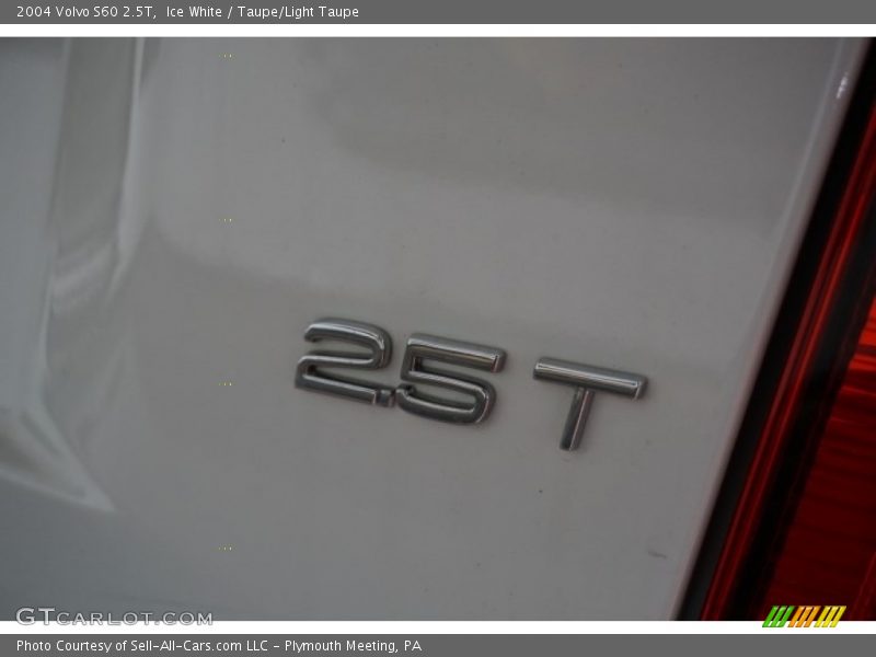 Ice White / Taupe/Light Taupe 2004 Volvo S60 2.5T