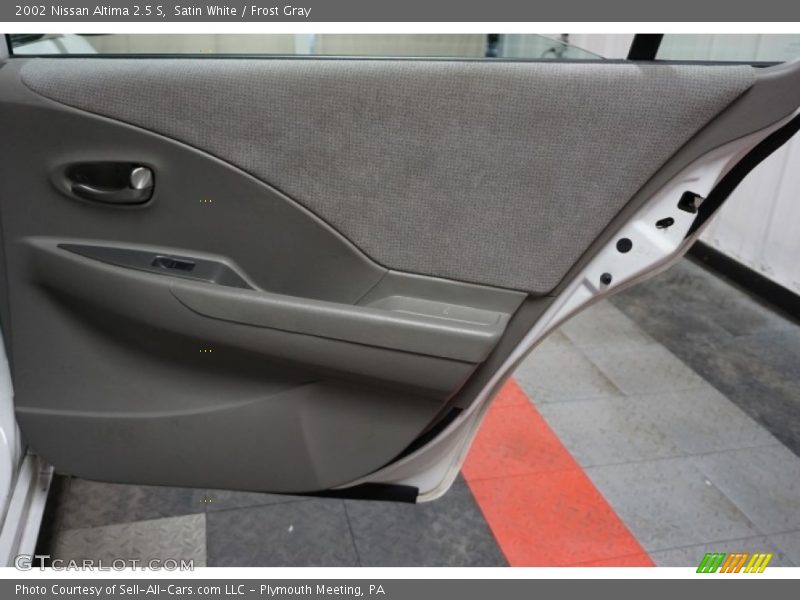 Satin White / Frost Gray 2002 Nissan Altima 2.5 S