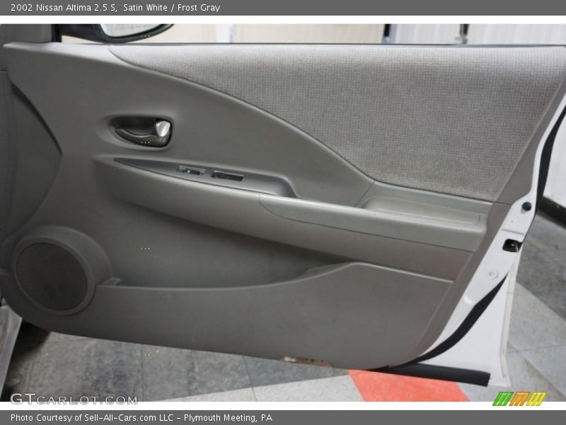 Satin White / Frost Gray 2002 Nissan Altima 2.5 S