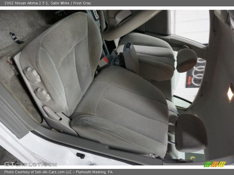 Satin White / Frost Gray 2002 Nissan Altima 2.5 S