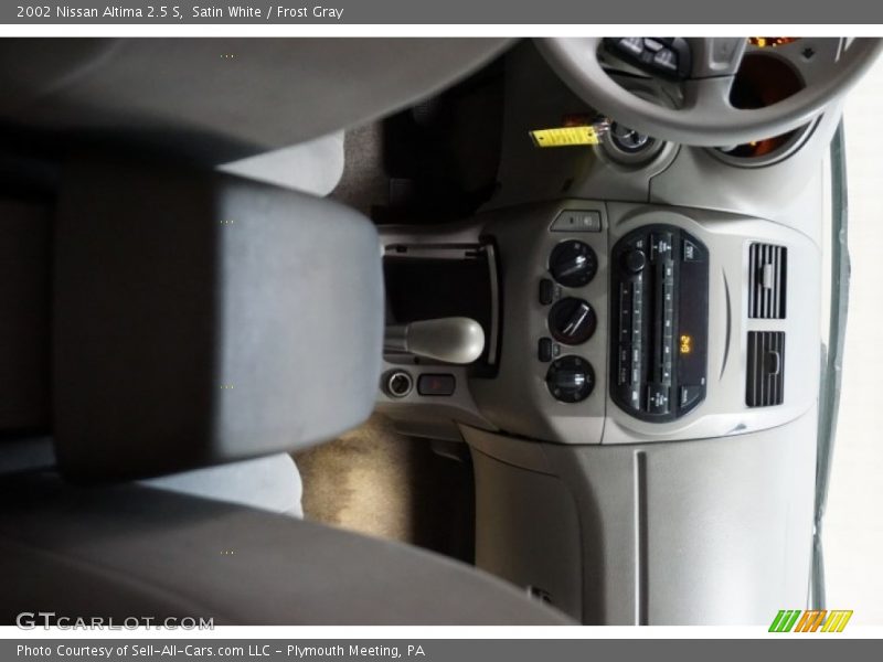Satin White / Frost Gray 2002 Nissan Altima 2.5 S